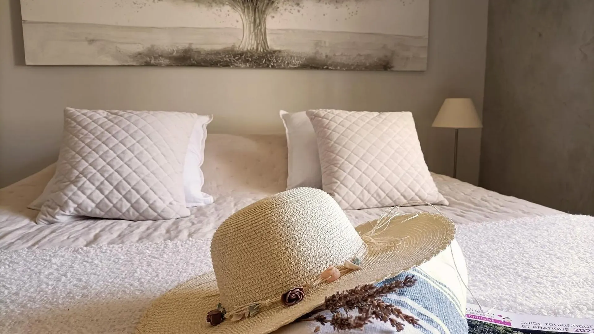 Guest house La Ferme Les Eybrachas Hotel Reauville